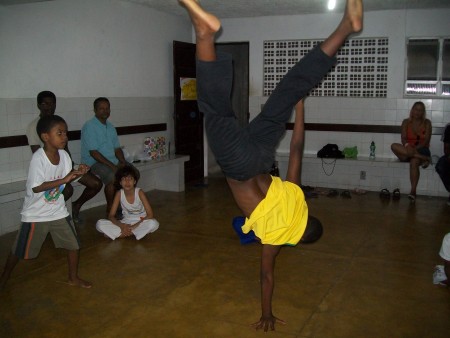 Roda na igreja Engomadeira